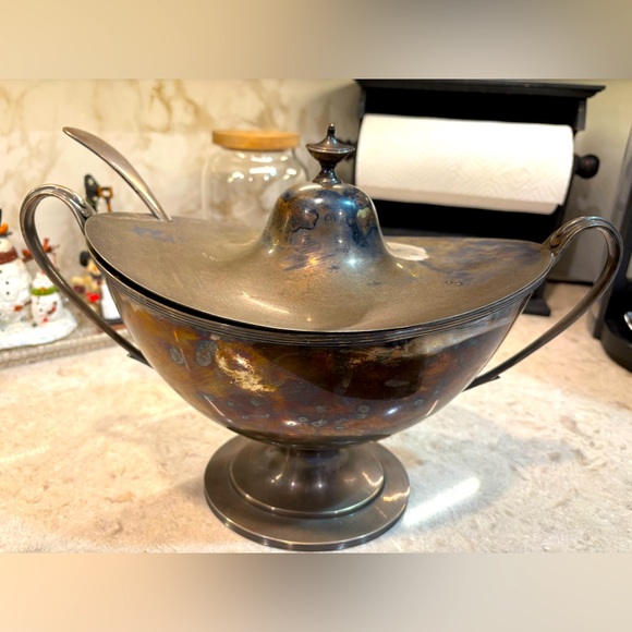 William Hutton & Sons, Sheffield England, silver plated serving bowl and ladle.